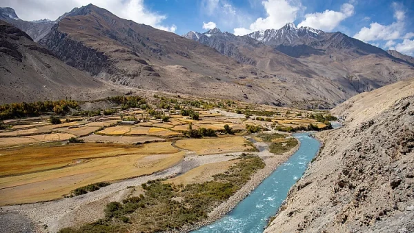 Изображение к статье: Афганистан - страна прекрасных пейзажей, но со всем остальным хуже.