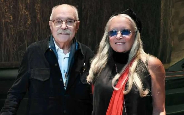 Изображение к статье: Никита и Татьяна идут по жизни вместе все года.