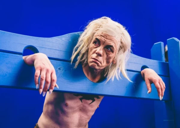 Изображение к статье: Бывший премьер-министр Эйнар Репше сыграл оборотня и назвал съемки «делом сердца»