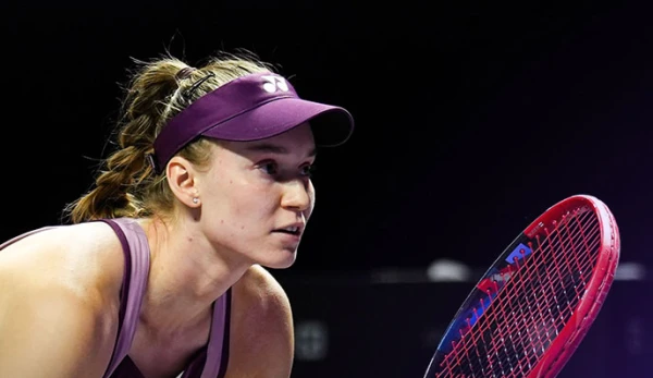 Изображение к статье: Рыбакина всего пятая теннисистка, которая смогла обыграть Швентек с «баранкой», плюс еще два достижения представительницы Казахстана