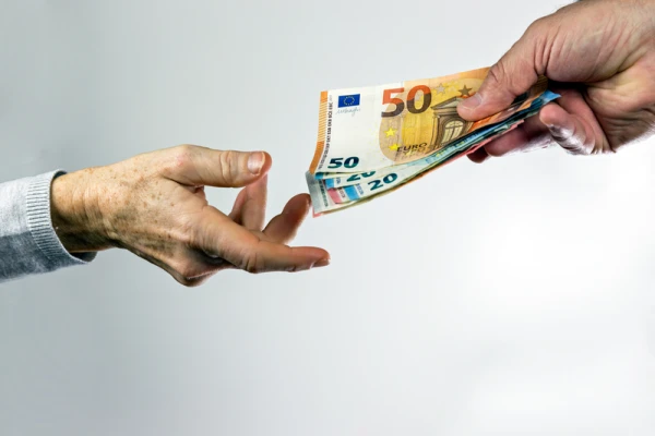 Изображение к статье: В Латвии готовили взятку чиновнику МВД на 100 000 евро — дело передано в прокуратуру