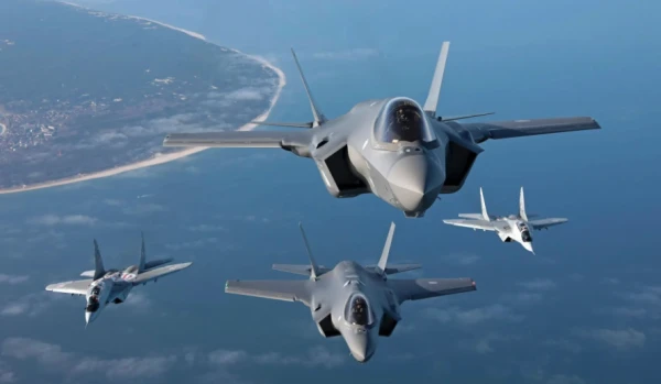 Изображение к статье: «Ужасный шум!» В стране ЕС заявили о «слишком маленьком небе» для истребителей из США