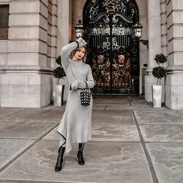 Изображение к статье: Как носить платье-свитер, чтобы оно выглядело современно