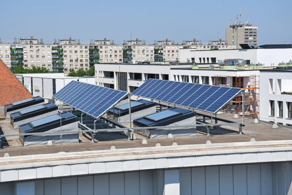 Изображение к статье: Жильцам многоквартирных домов Риги обещают миллионы – лишь бы установили солнечные панели
