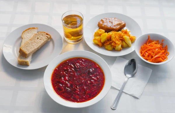 Изображение к статье: Миф о «первом, втором и компоте» развенчан диетологом: необходимость в этом была опровергнута