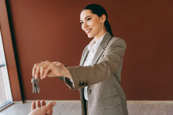 Изображение к статье: Впустила знакомого в здание в Риге: как теперь его выгнать?