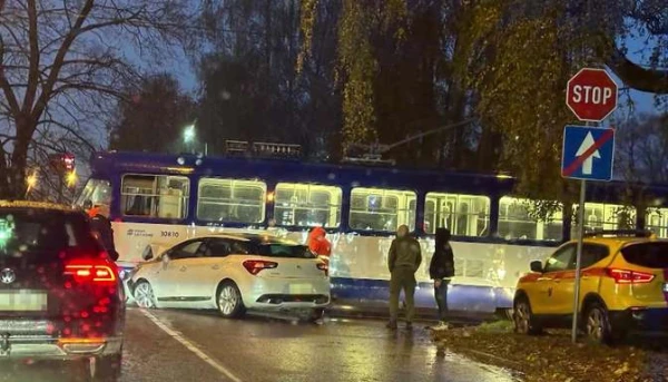 Изображение к статье: Перед авто разрезало будто ножницами: в Пардаугаве людей шокировала жуткая сцена