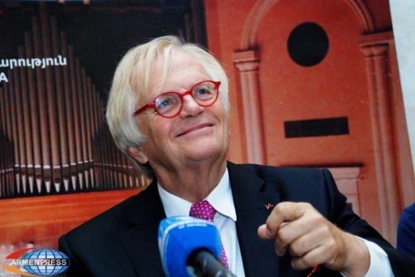 Изображение к статье: Известный немецкий дирижер получил в Кремле орден Дружбы