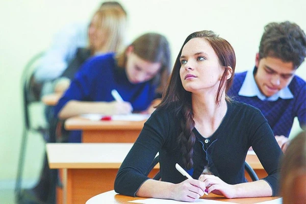 Изображение к статье: Правительство сократило число экзаменов для 9-х классов - почему премьер недовольна?