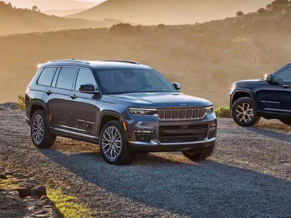 Изображение к статье: Владельцам Jeep посоветовали не парковаться в гаражах: могут загореться