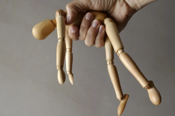 Изображение к статье: В развитой стране решили пороть розгами интернет-мошенников