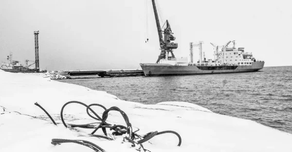 Изображение к статье: Морской порт на Новой Земле не очень уютный.