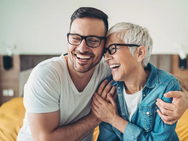 Изображение к статье: Тренд, мода или инфантилизм? Почему 30-летние влюбляются в 50-летних