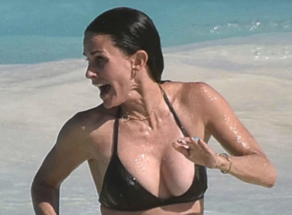 Изображение к статье: Артистка следит за формой.