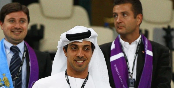 Изображение к статье: Владелец британского футбольного клуба Manchester City и вероятный спонсор резни в Дарфуре шейх Мансур Аль Нахайян.