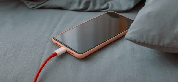 Изображение к статье: Масштабный эксперимент поставил точку в споре о вреде быстрой зарядки