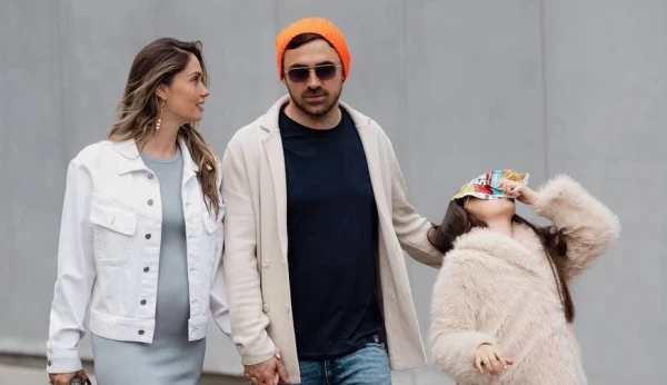 Изображение к статье: Агата Муцениеце с Петром Дрангой и дочерью Мией.