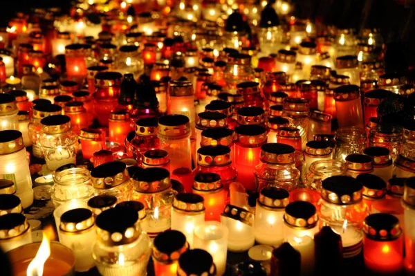 Изображение к статье: Жителей Латвии приглашают зажечь свечи у Рижского замка. Но сделать это правильно!