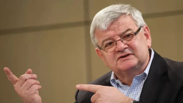 Изображение к статье: «ЕС выглядит богатым, слабым и старым, таким надо обходить тёмные переулки» - Йошка Фишер