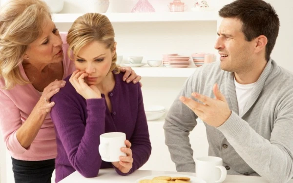 Изображение к статье: Как отвечать родственникам, которые вас обесценивают: простая фраза, сохраняющая отношения