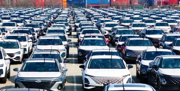 Изображение к статье: Машины с Поднебесной оказались почти единственным легальным импортом.