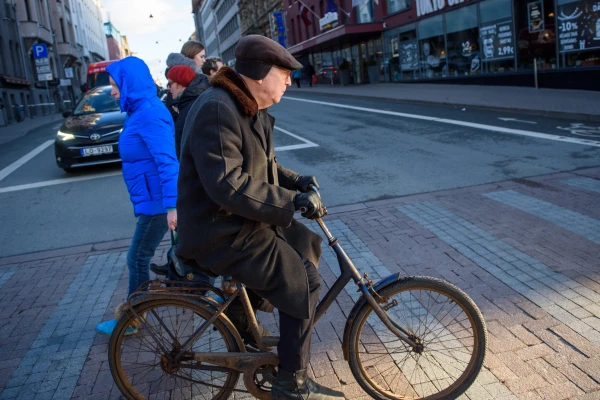 Изображение к статье: Водительские права, штрафы, страховки: важные изменения для желающих сесть за руль в Латвии