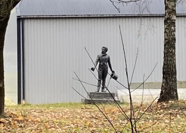 Изображение к статье: Демонтированный в Риге памятник Пушкину обнаружили недалеко от Рижского крематория