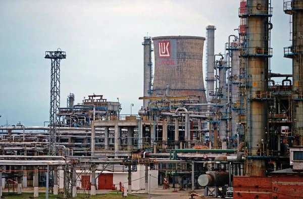 Изображение к статье: Румыния не знает, что делать с российскими НПЗ и сотней заправок