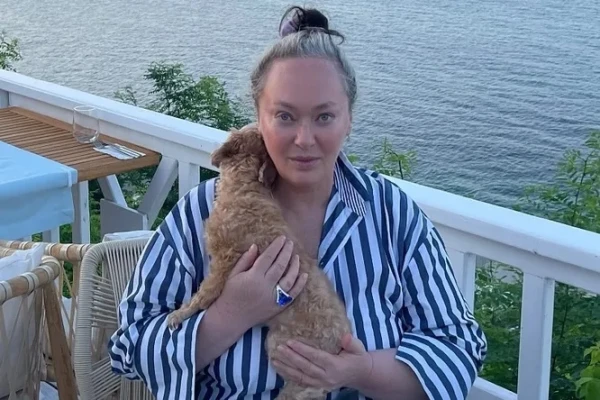 Изображение к статье: Знаменитой артистке захотелось в тепленькие края.