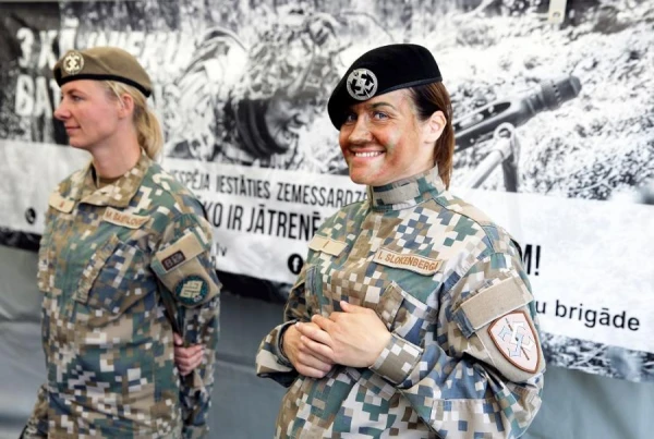 Изображение к статье: «Отряд охотниц»: посол Норвегии советует Латвии призывать в армию женщин