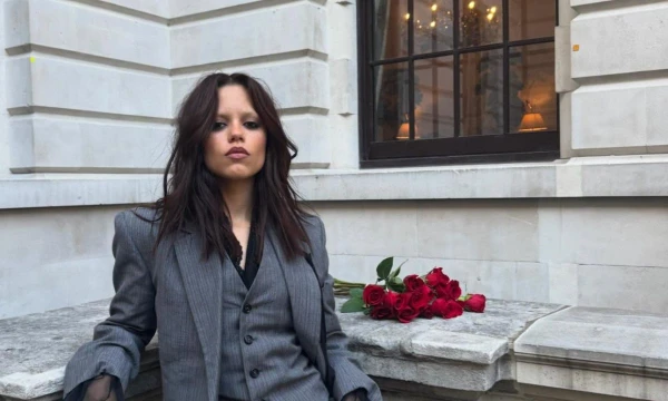 Изображение к статье: Дженна Ортега удивила публику необычным костюмом в духе Уэнсдей