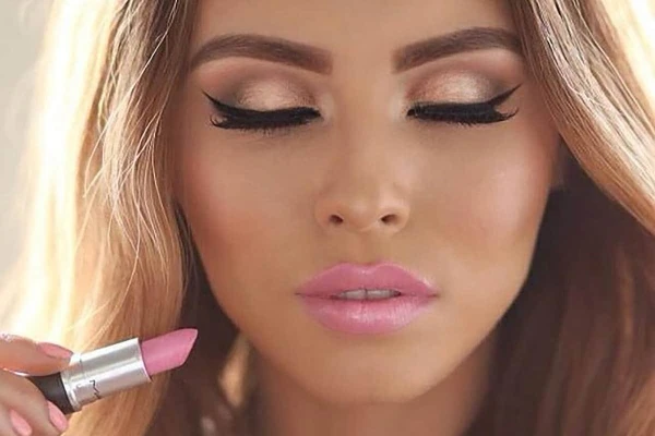 Изображение к статье: Он вернулся: спорный тренд макияжа, который украл сердца стильных женщин