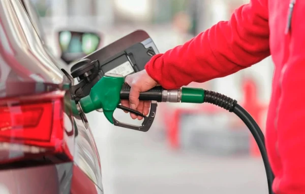 Изображение к статье: В США взлетели цены на бензин после санкций и атак на российские НПЗ