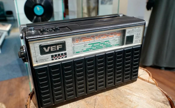 Изображение к статье: Владельцы винтажных приемников смогут узнать о начале Апокалипсиса.