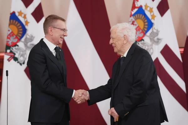 Изображение к статье: Раймонд Паулс получил второй Орден трех звезд. А какие награды у него еще есть?