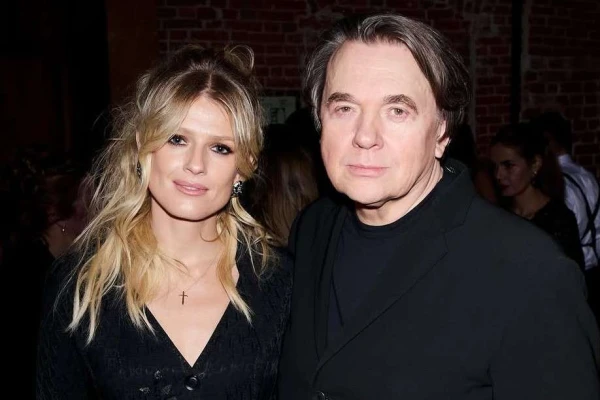 Изображение к статье: Супруг оказался под всеми возможными санкциями.