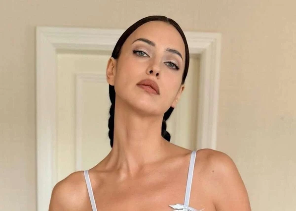 Изображение к статье: Но лучше всего она смотрится с минимумом одежды.