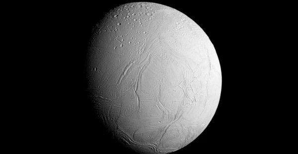 Изображение к статье: Суперкомпьютер помог объяснить странное поведение спутника Сатурна