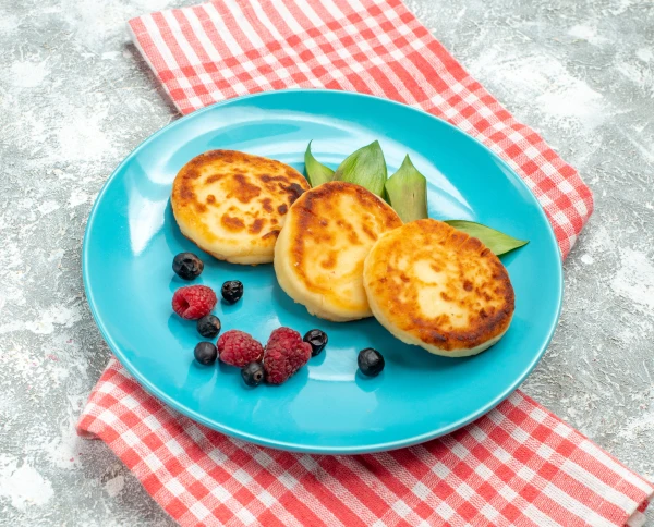 Нежные творожные оладьи с тыквой: лучший десерт выходного дня