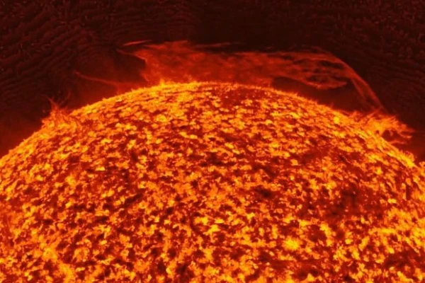 Изображение к статье: Что происходит!? От Солнца оторвался кусок, который в 80 раз больше Земли