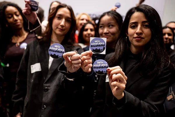 Изображение к статье: «Мы - облик города». Молодежь бойкотировала Мерца из-за его слов о мигрантах