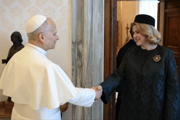 Изображение к статье: Просила отпустить грехи? Папа римский Лев XIV принял Эвику Силиню