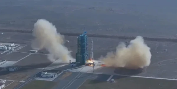 Изображение к статье: Китай отправил спасательную миссию на орбиту для астронавтов, застрявших в космосе