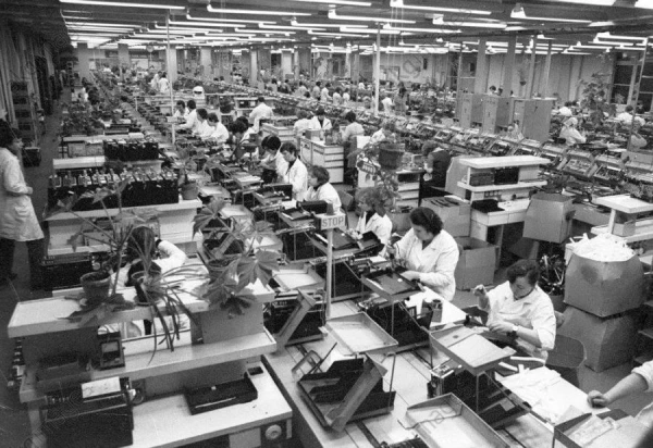 Изображение к статье: «Поколение 50+ в Латвии ментально травмировано», — исследователь о наследии русификации и торможении экономики