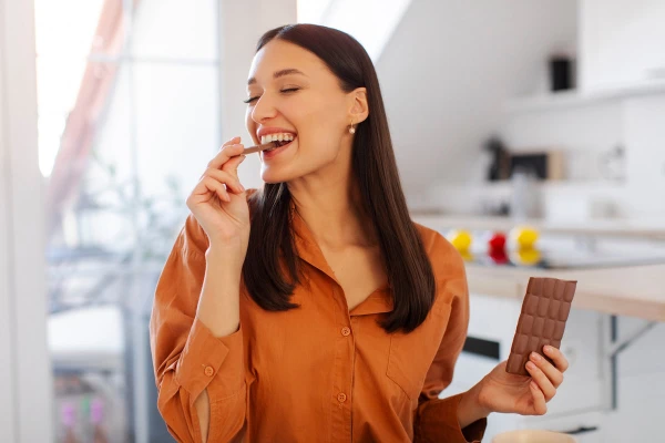 Изображение к статье: «Хочу шоколадку!» Психолог объяснила, почему во время стресса тянет на сладкое