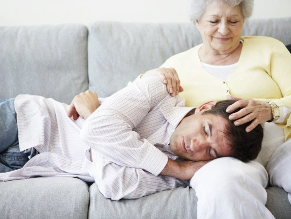 Изображение к статье: Как материнская опека превращает сыновей в мужчин, не готовых к ответственности