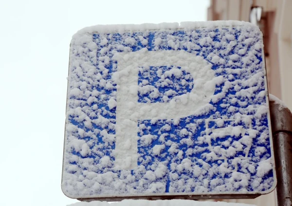 Изображение к статье: За парковку в Центре с чиновников надо брать 25 евро в час - экс-премьер