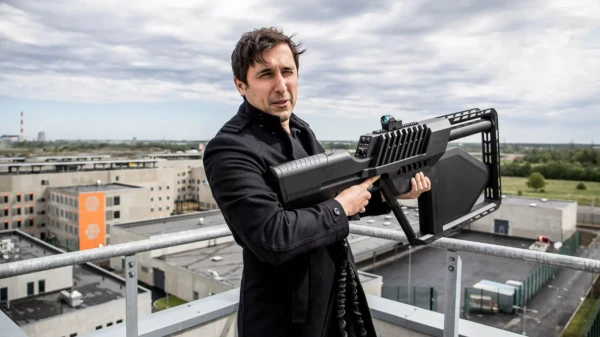 Изображение к статье: Господин Ворник со своим чудо-ружьем.