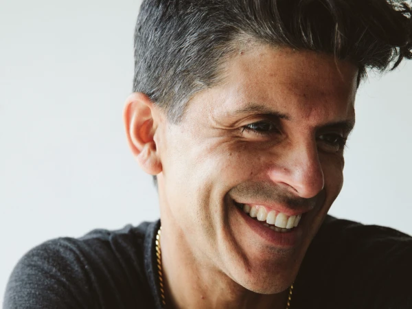 Изображение к статье: Выдающийся джазовый вокалист Сачал Васандани станет гостем концертного зала «Дзинтари»