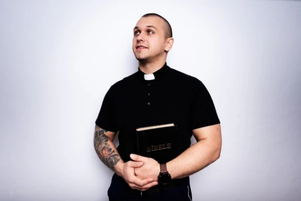 Изображение к статье: С Богом! - Капелланы в Латвии заменят полицейских психологов?